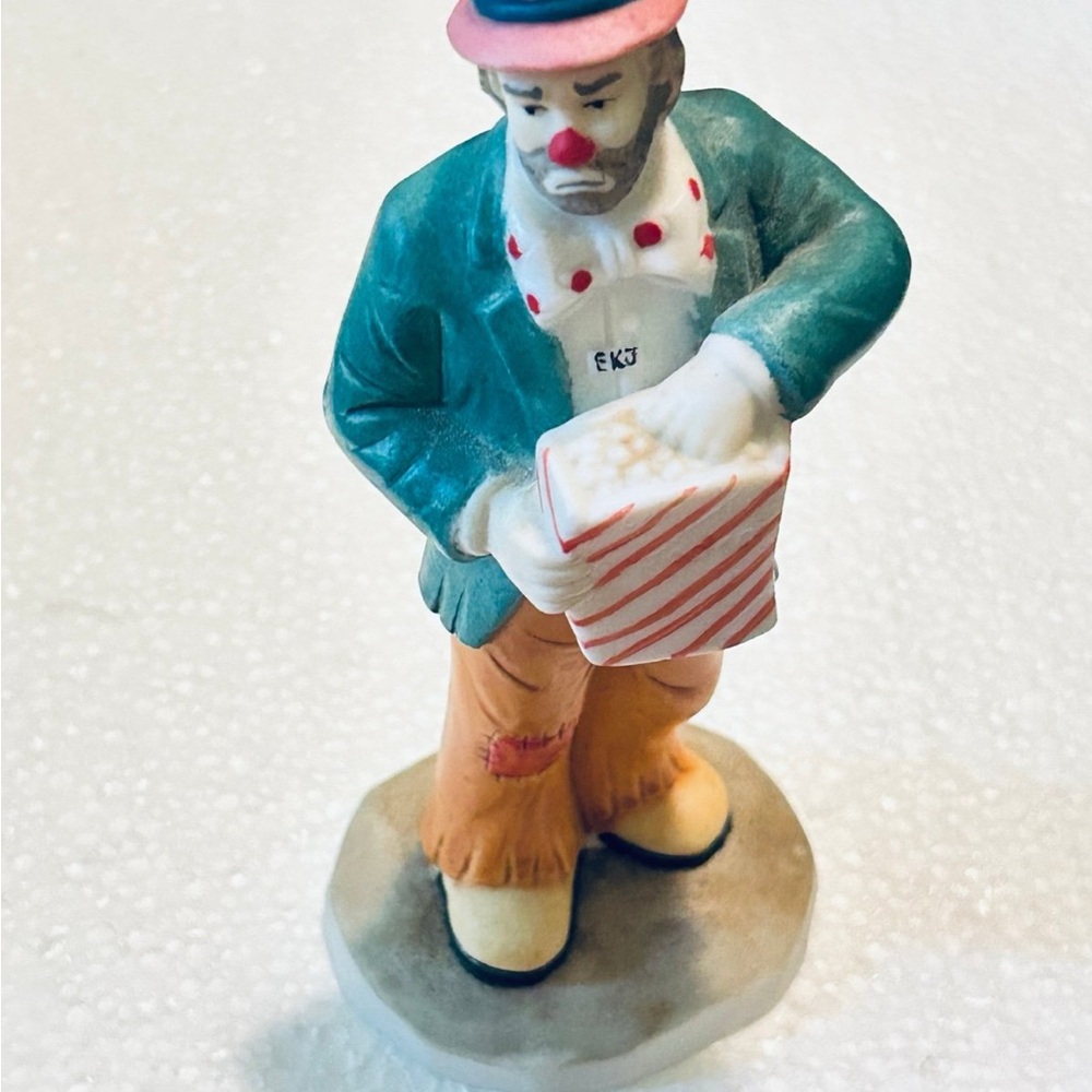 Flambro Emmett Kelly Jr Popcorn Time Sad Clown Porcelain Figure Vtg 1989